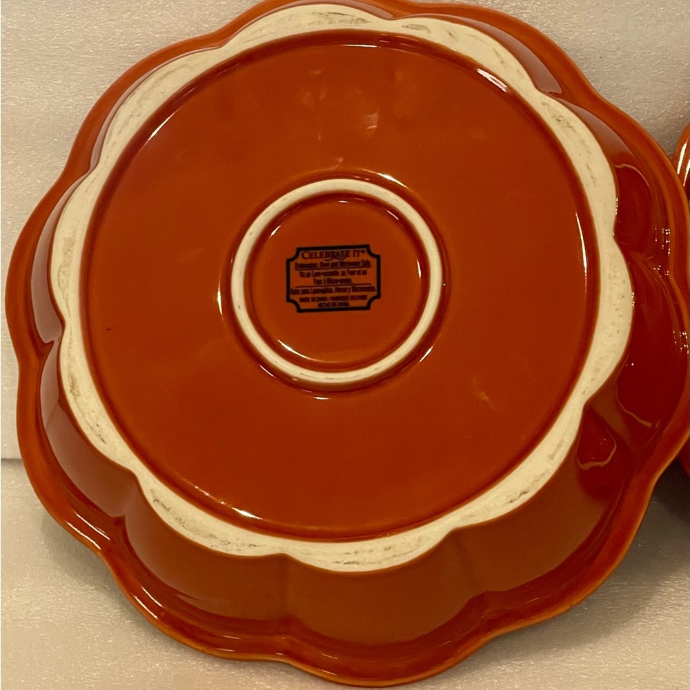 Bake Dish Celebrate It Pumpkin Dish w/Cover Oven, Dishwasher, Microwave Safe - Picture 7 of 7